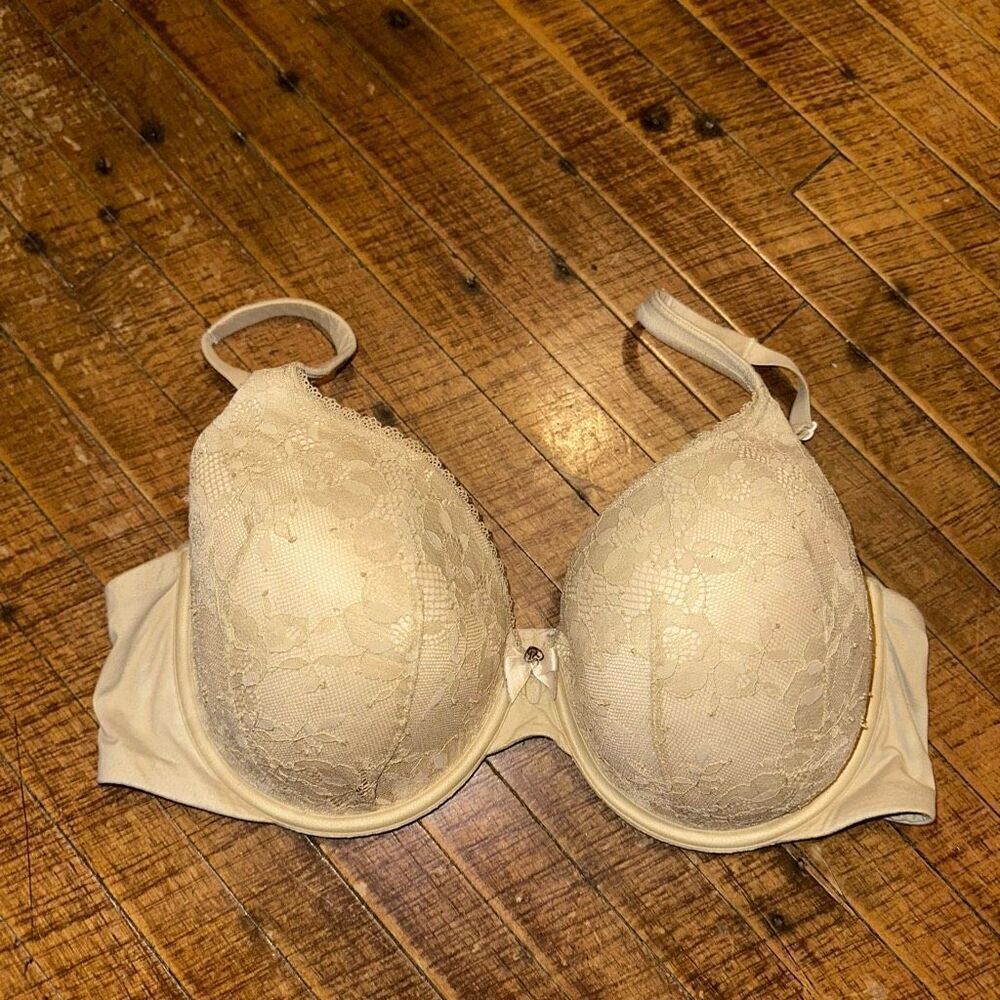 Victoria’s Secret Body lined perfect coverage soft 38D bra